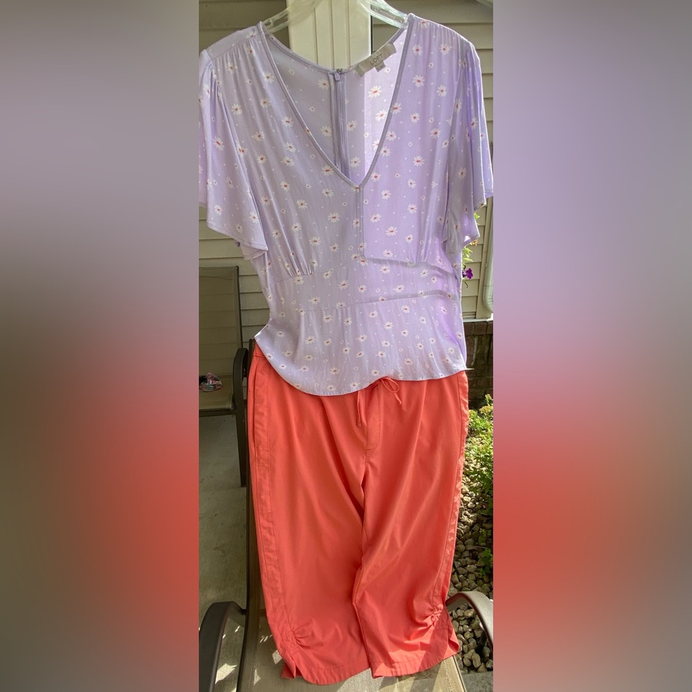 GUC-(Outfit) LOFT💜🧡Lee- Both Sz-XL-14/16 Floral Blouse and Peach/Orange Capris